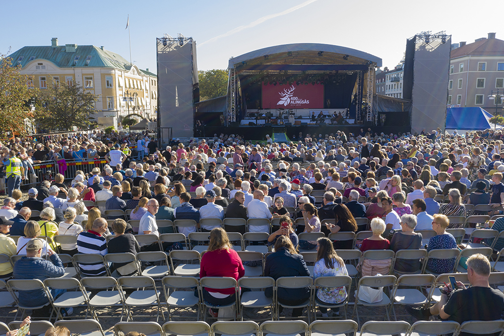 Folkhav på Stora torget.