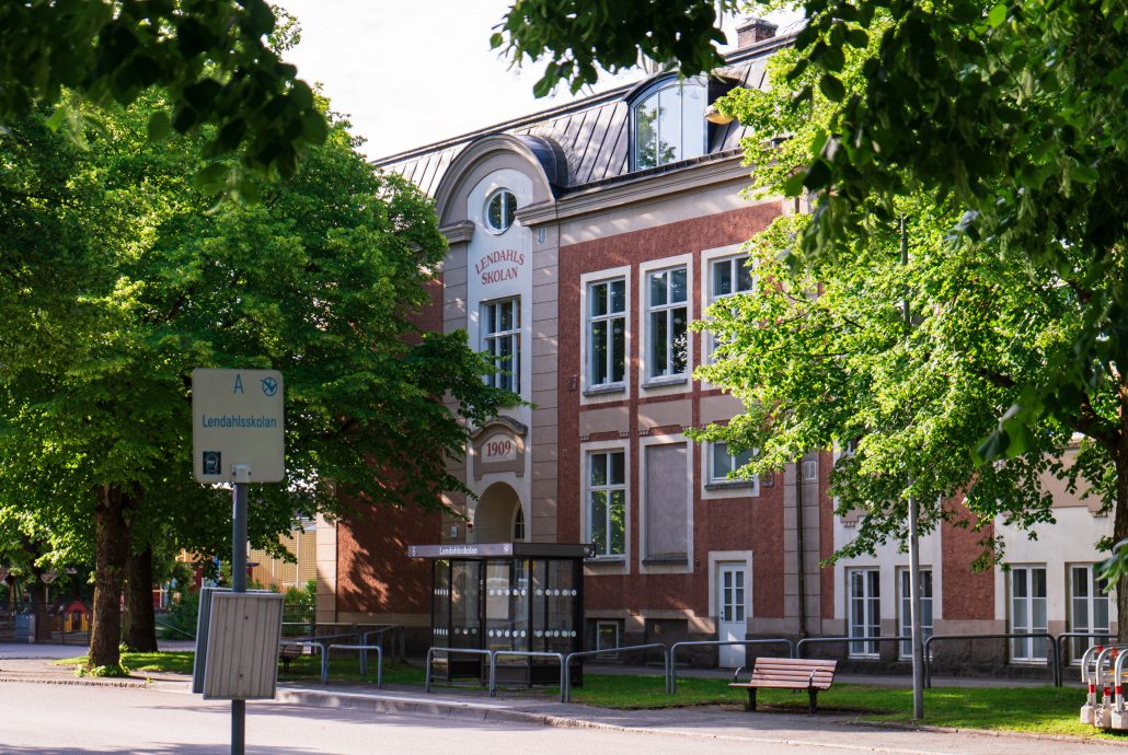 Lendahlsskolan skolbyggnad exteriör. 