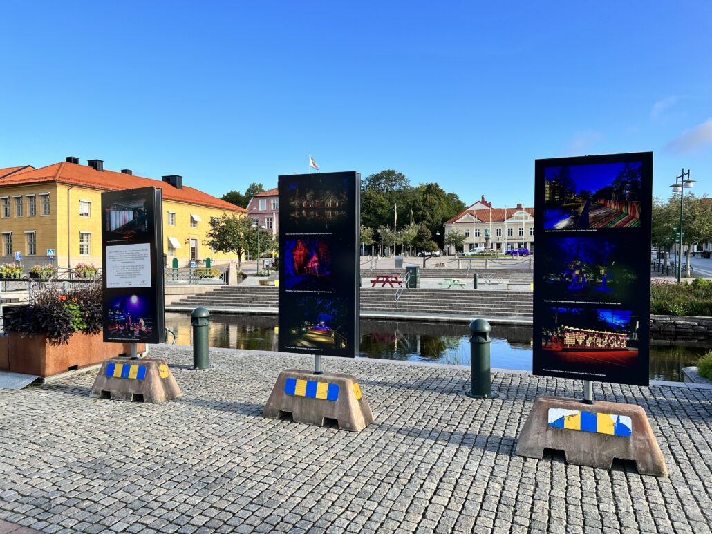 Tillfälliga skyltar på Lilla torget.