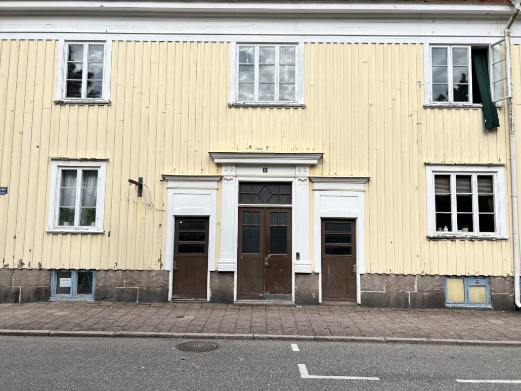 Gult trähus på Södra Ringgatan i Alingsås.